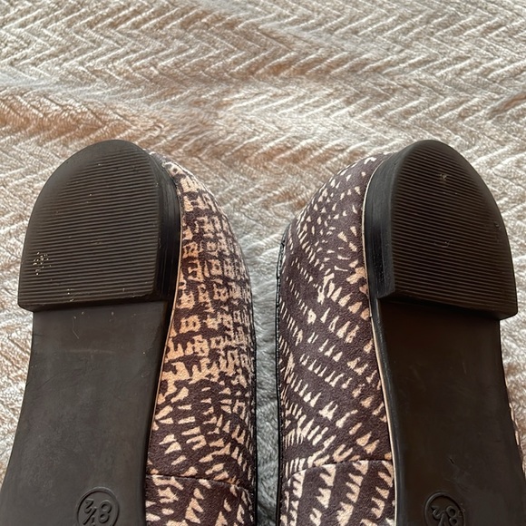 Patterned Point Toe Flat, Loafer Style - Black & White - Size 8 1/2 - Picture 8 of 8